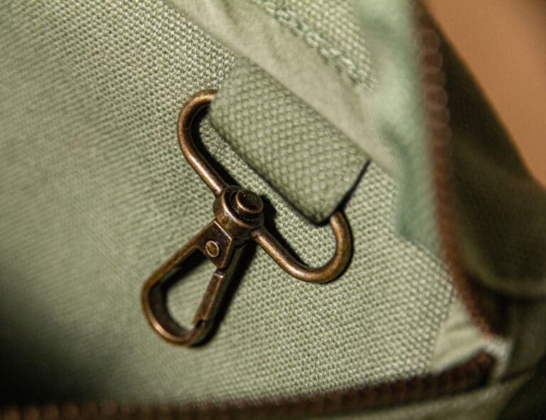 détail mousqueton intérieur du sac banane Venga - une marque du groupe Ecodis